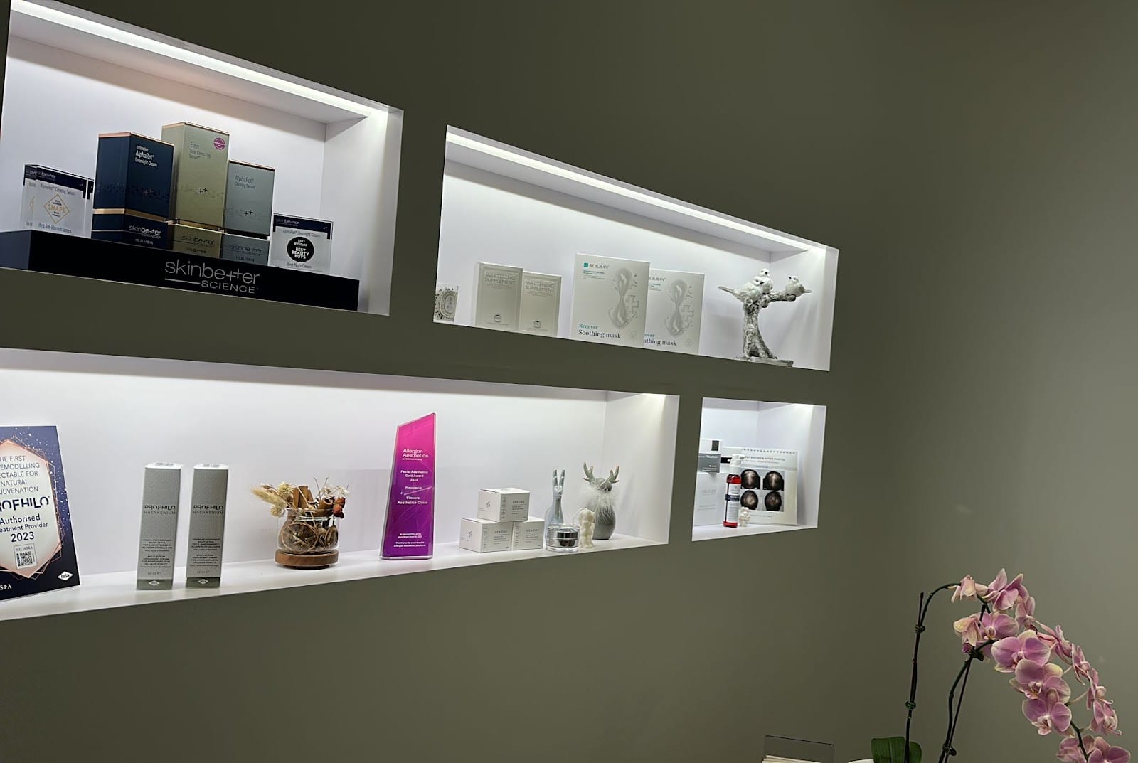 Vincere Aesthetics Clinic reception and illuminated brushed metal suite signage